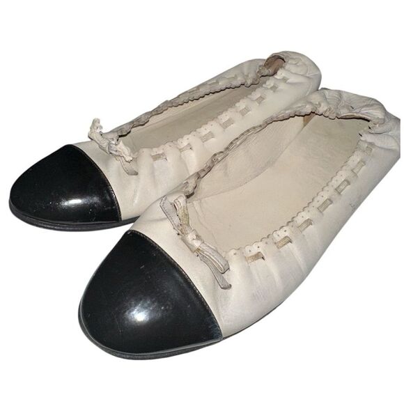 CHANEL Shoes Woman’s Size 7.5 Interlocking CC Logo Leather Ballet Flats - Picture 1 of 8